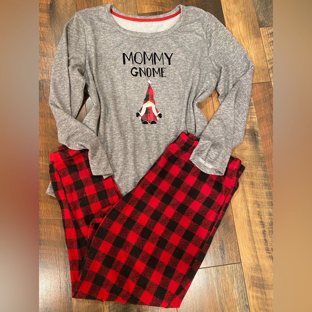 Let’s get cozy mommy gnome holiday Christmas pajamas size large